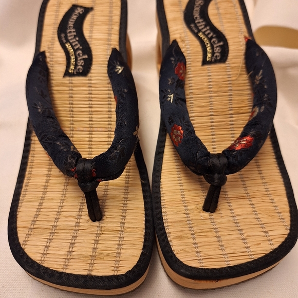 Platform hawaiian slippers - Picture 4 of 5